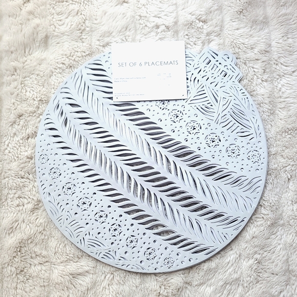 🍒NWT🍒 6 PC CHRISTMAS PLACEMATS SET - Picture 4 of 5